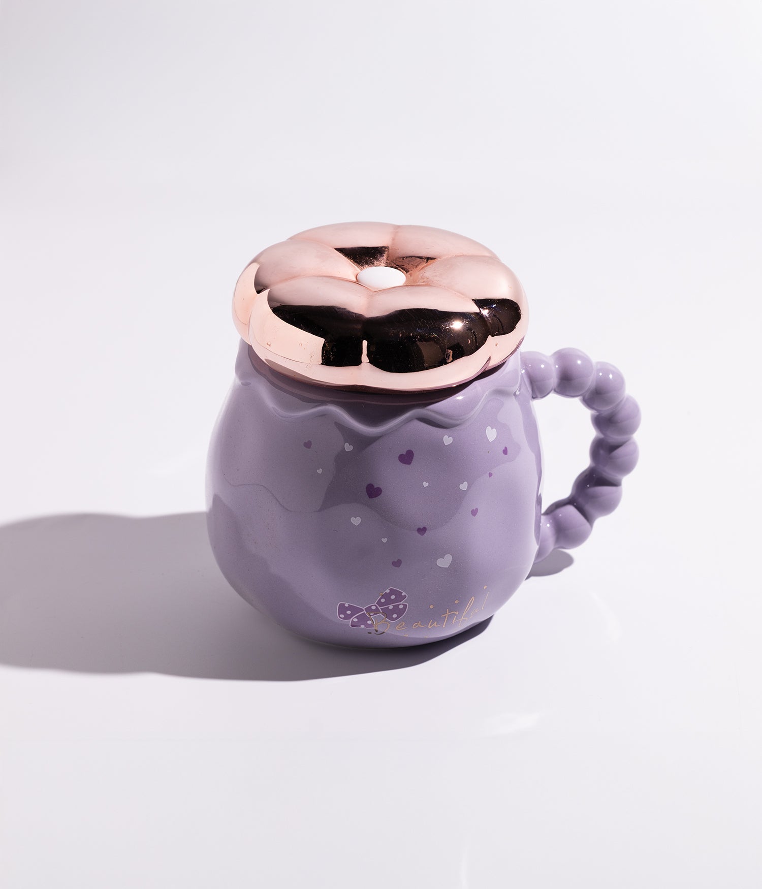 كوب سيراميك بتصميم قلوب مع غطاء على شكل وردة
