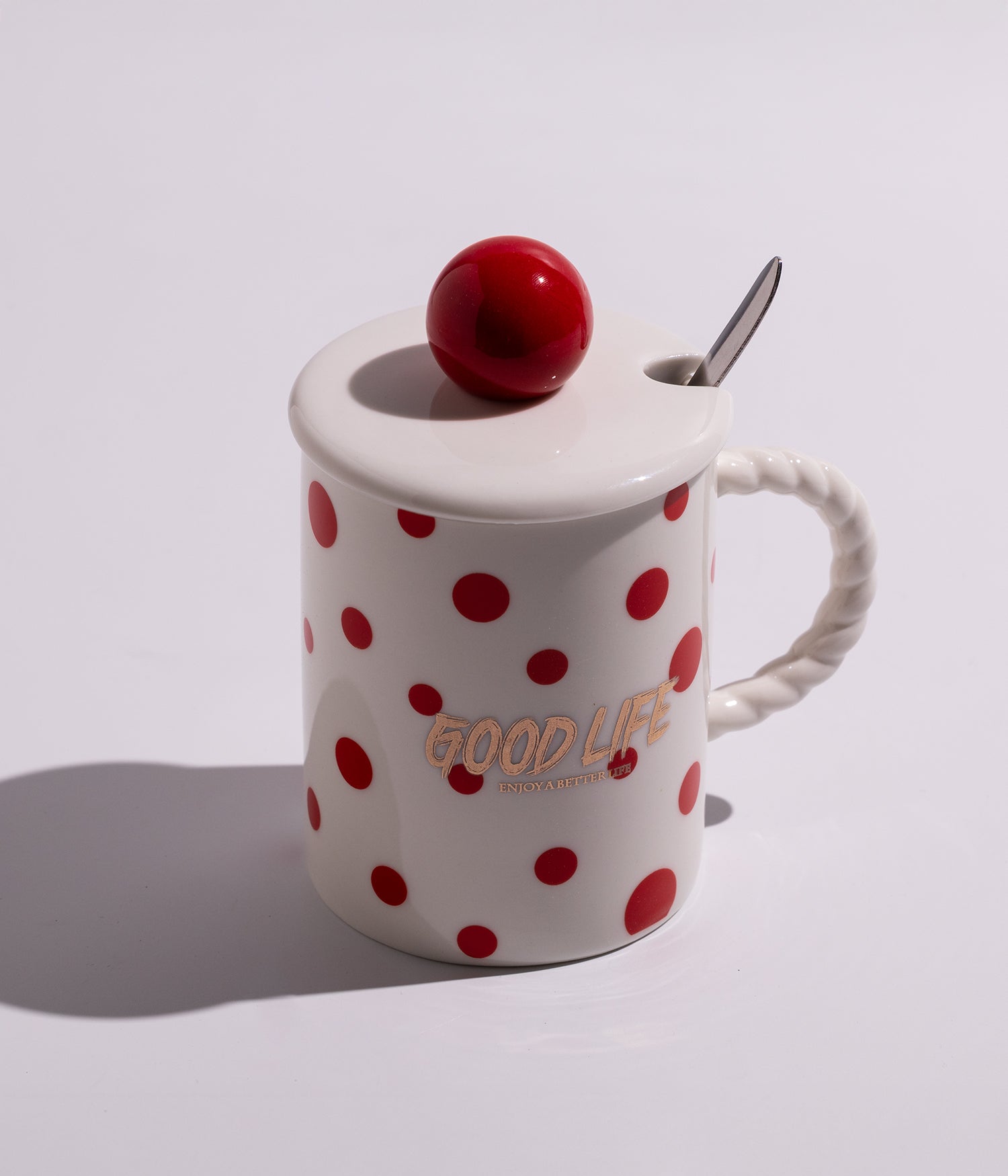 كوب سيراميك بتصميم نقاط وخطوط ملونة مع غطاء وملعقة