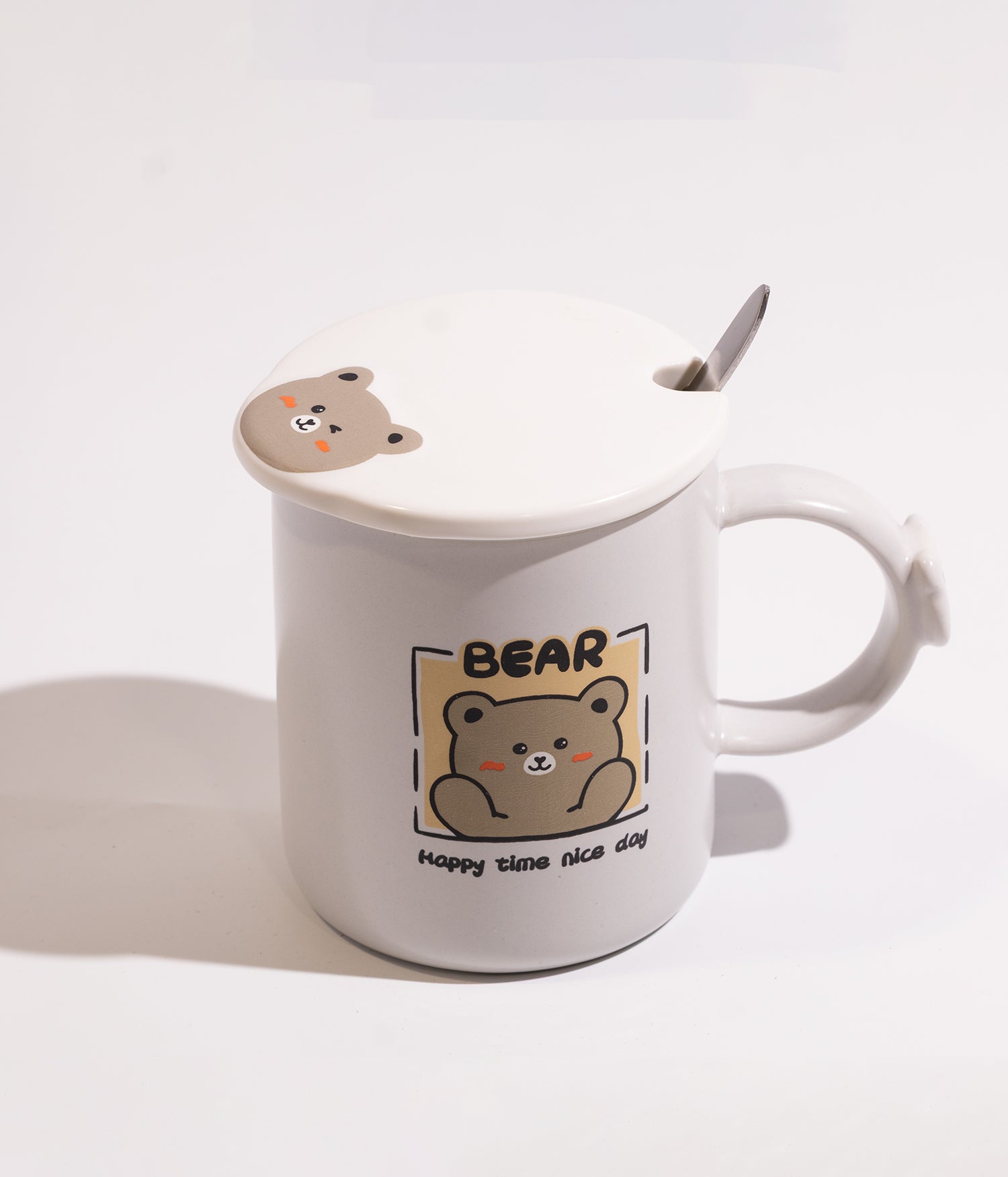 كوب قهوة سيراميك ابيض برسمة وجه الدب مع ملعقة وغطاء