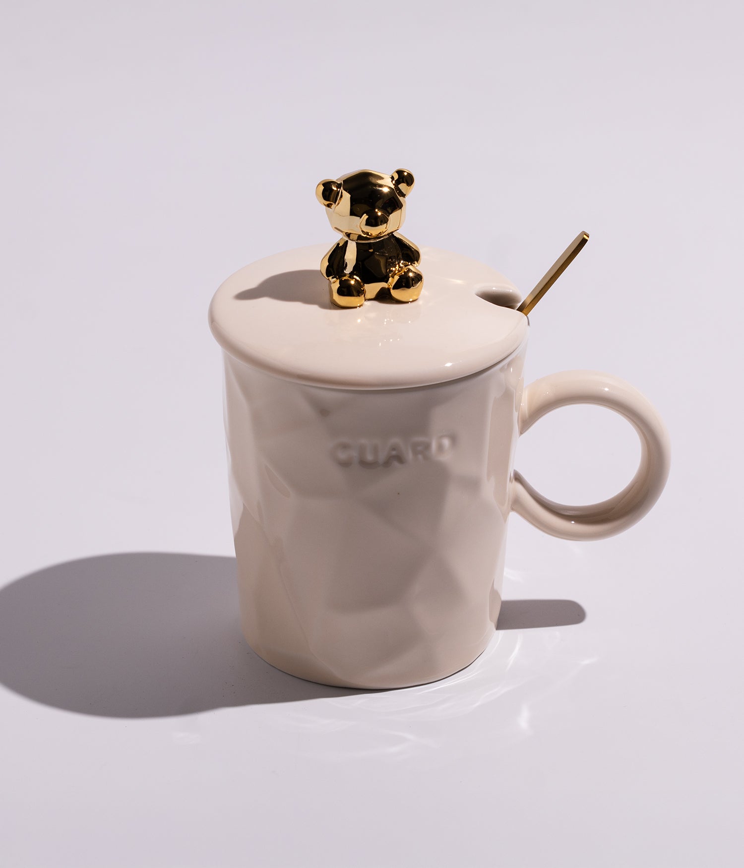 كوب قهوة سيراميك بغطاء مزين بدب ذهبي مع ملعقة