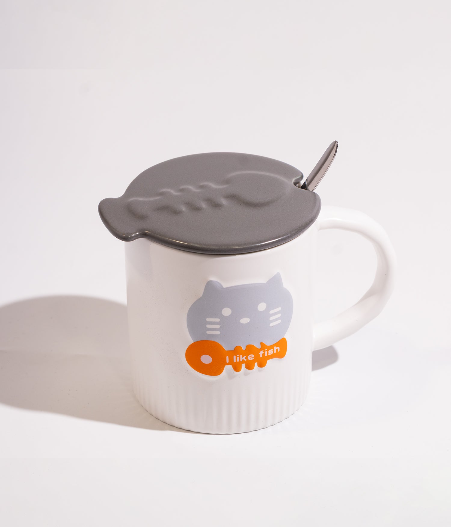 كوب سيراميك بتصميم قطة وسمكة مزود بملعقة وغطاء