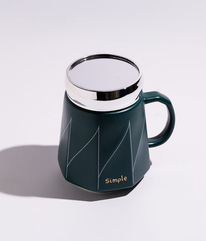 كوب قهوة سيراميك بتصميم خطوط هندسية مع غطاء محكم الاغلاق