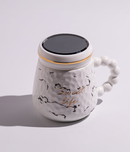 كوب سيراميك بتصميم خطوط ملونة مع غطاء محكم الاغلاق