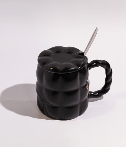 كوب سيراميك بتصميم مربعات هندسية مع ملعقة وغطاء