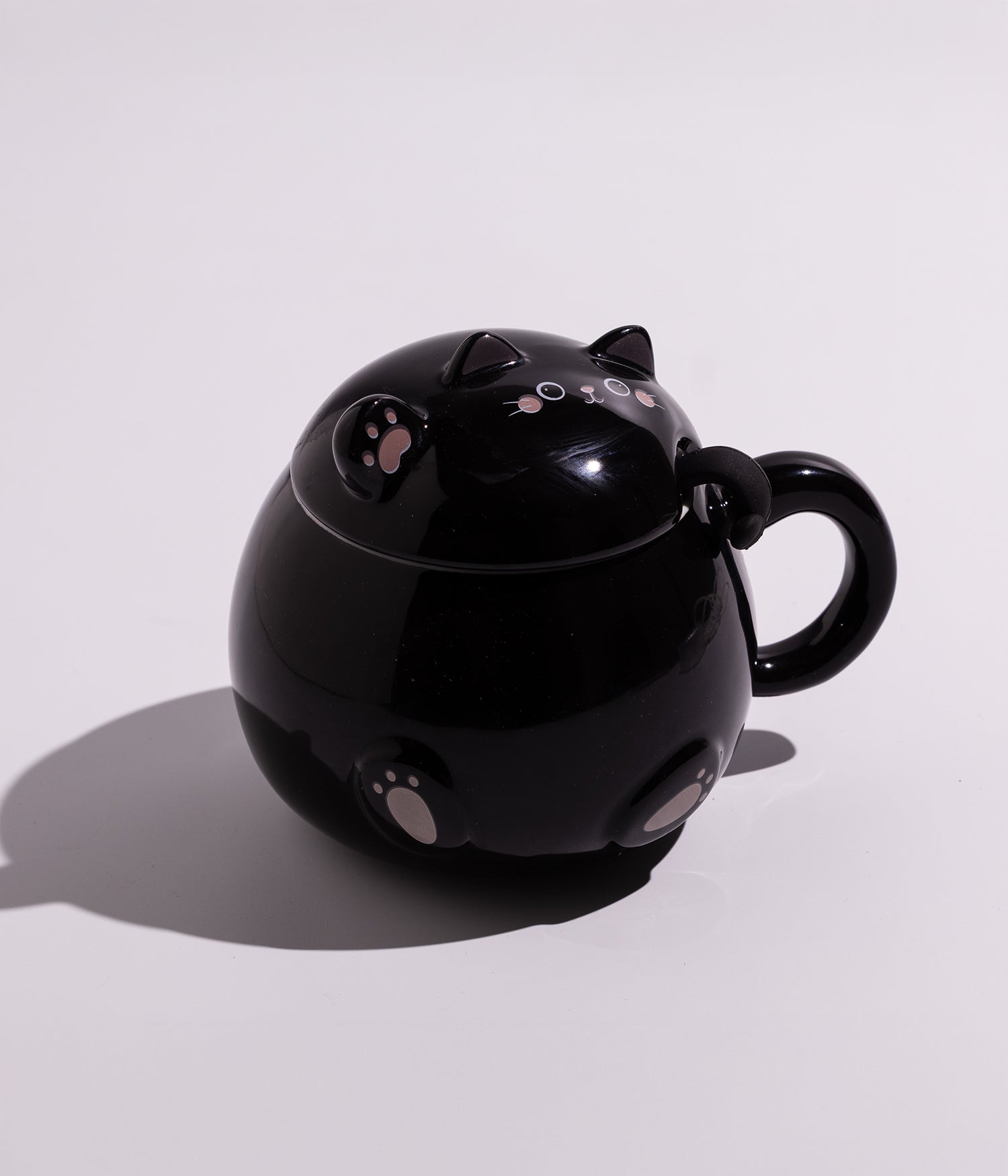 كوب سيراميك بتصميم قطة وغطاء عليه أذنين وملعقة