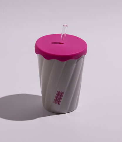 كوب قهوة سيراميك بتصميم خطوط مائلة مع غطاء ومزاز