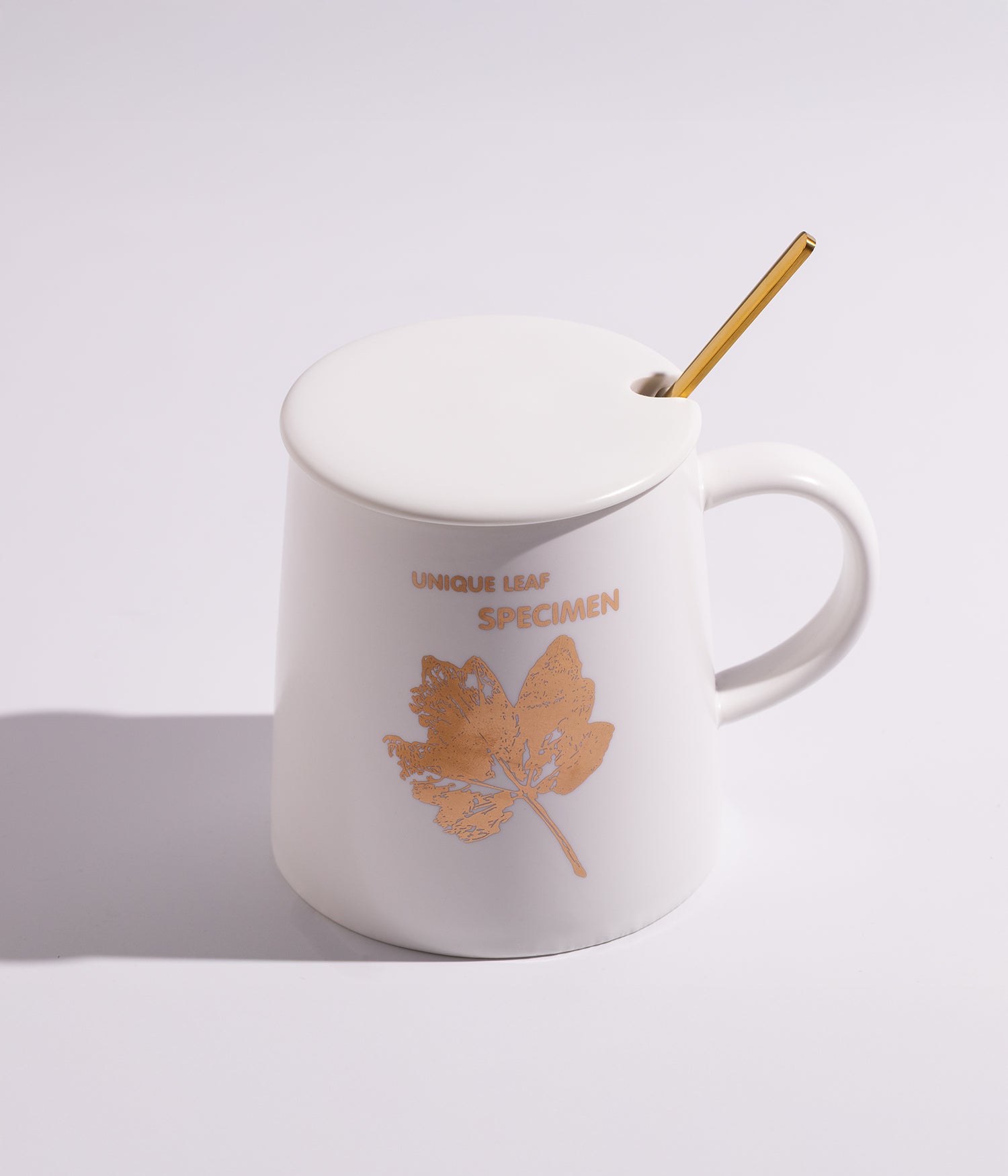 كوب سيراميك بتصميم ورق شجر باللون الذهبي مع غطاء وملعقة