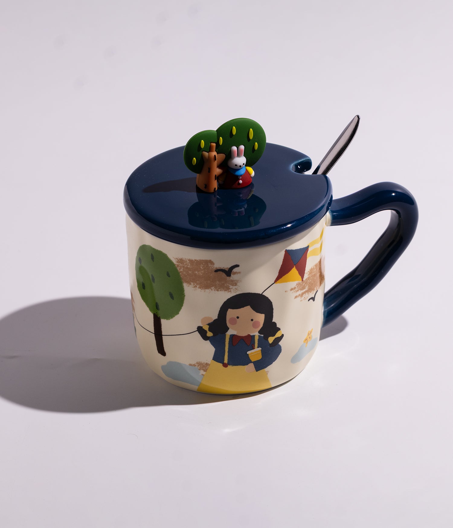 كوب سيراميك بتصميم الفتاة المرحة وغطاء بديكور شجرة مع ملعقة