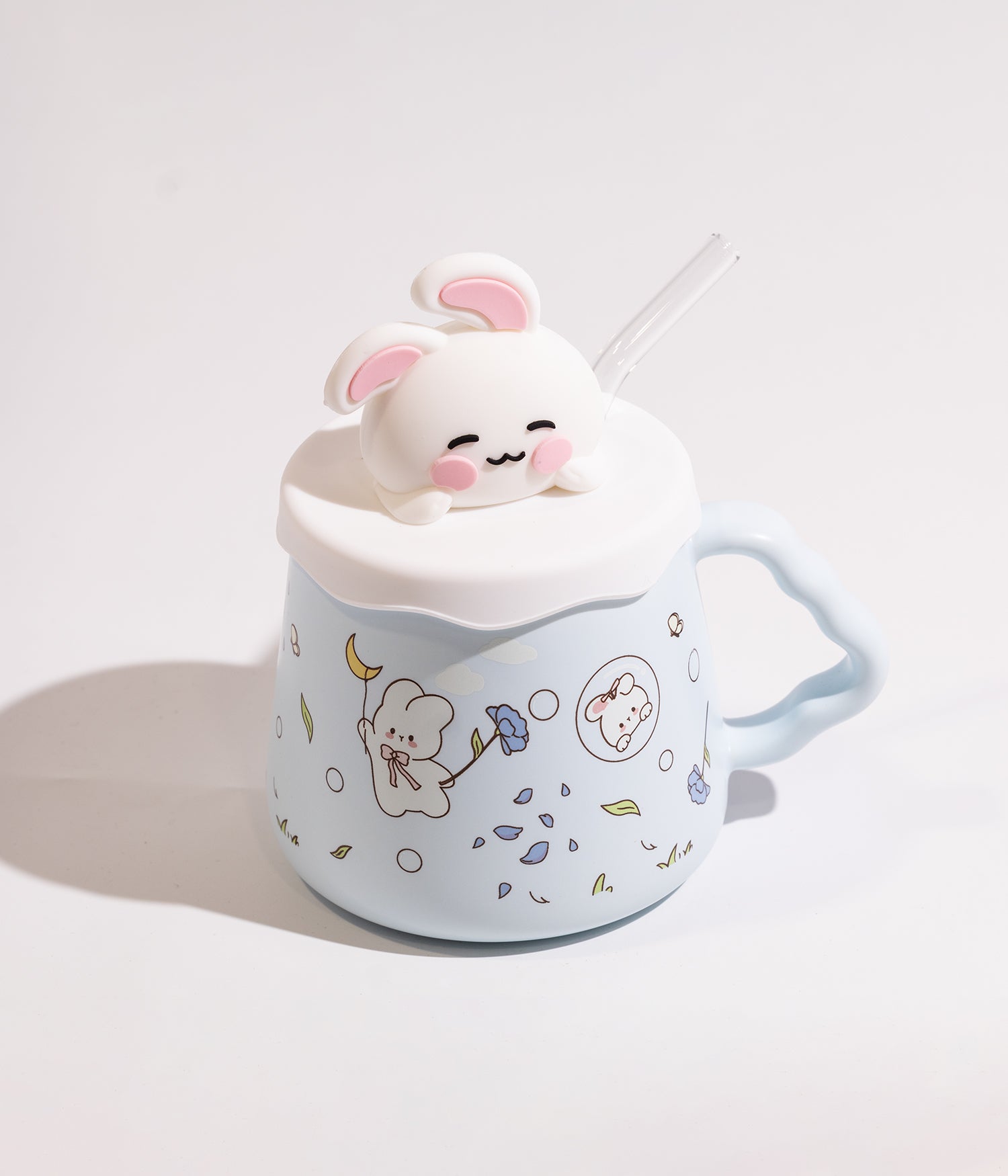 كوب سيراميك برسوم ارانب ملونة مزوّد بغطاء بمجسم أرنب ومزاز