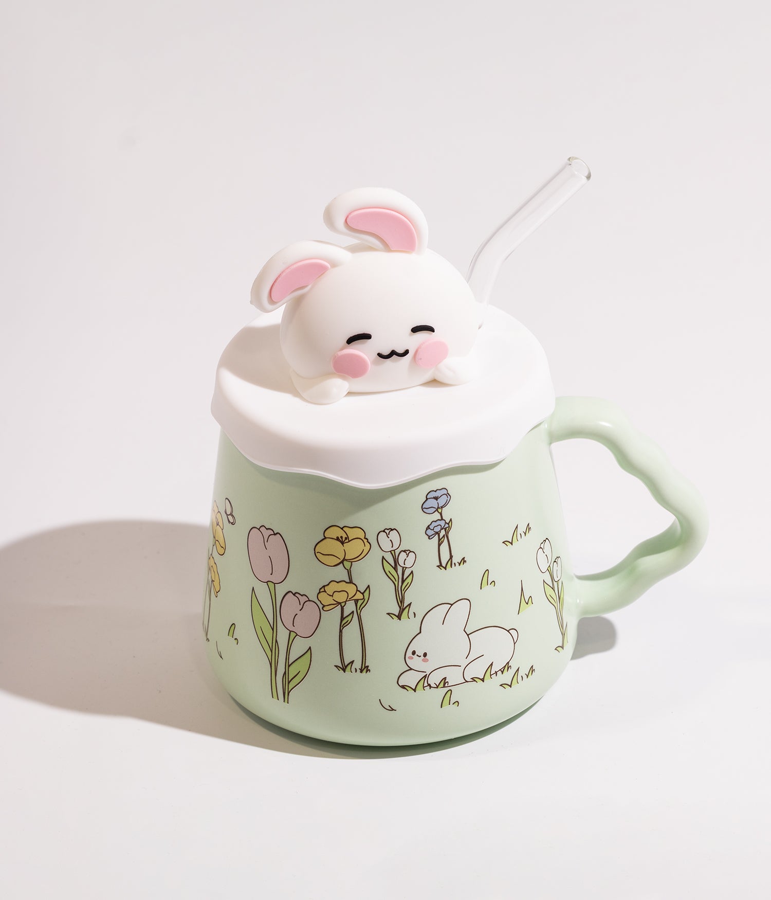 كوب سيراميك برسوم ارانب ملونة مزوّد بغطاء بمجسم أرنب ومزاز
