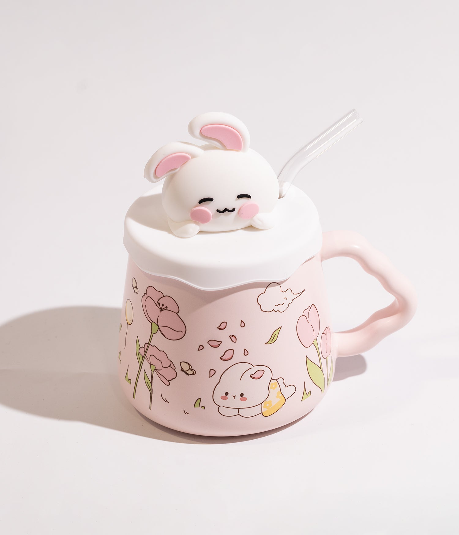 كوب سيراميك برسوم ارانب ملونة مزوّد بغطاء بمجسم أرنب ومزاز