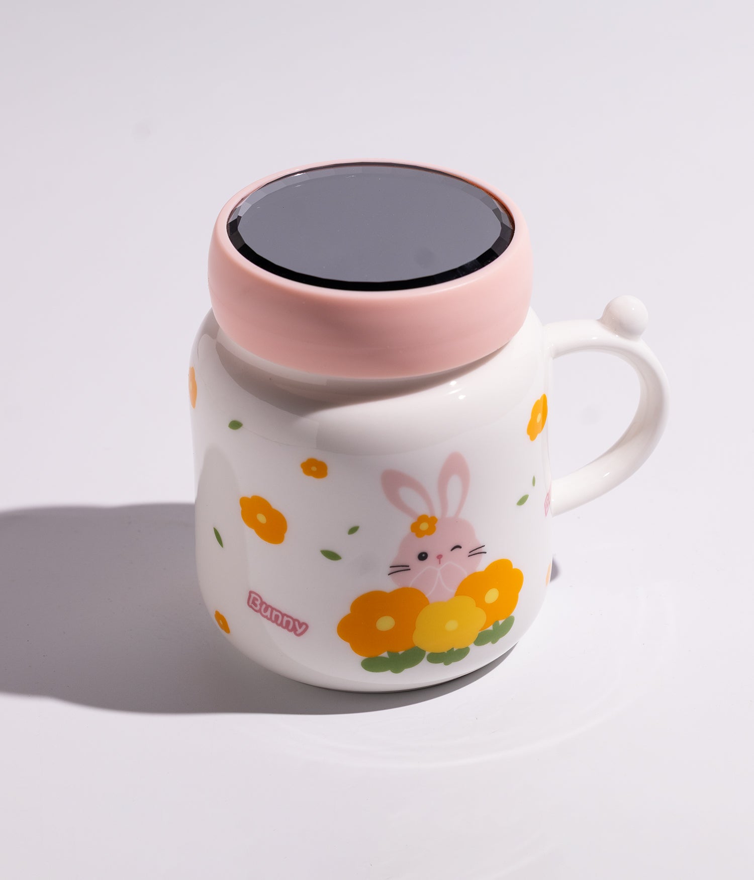 كوب سيراميك بتصميم أرانب مرحة وبغطاء محكم الاغلاق