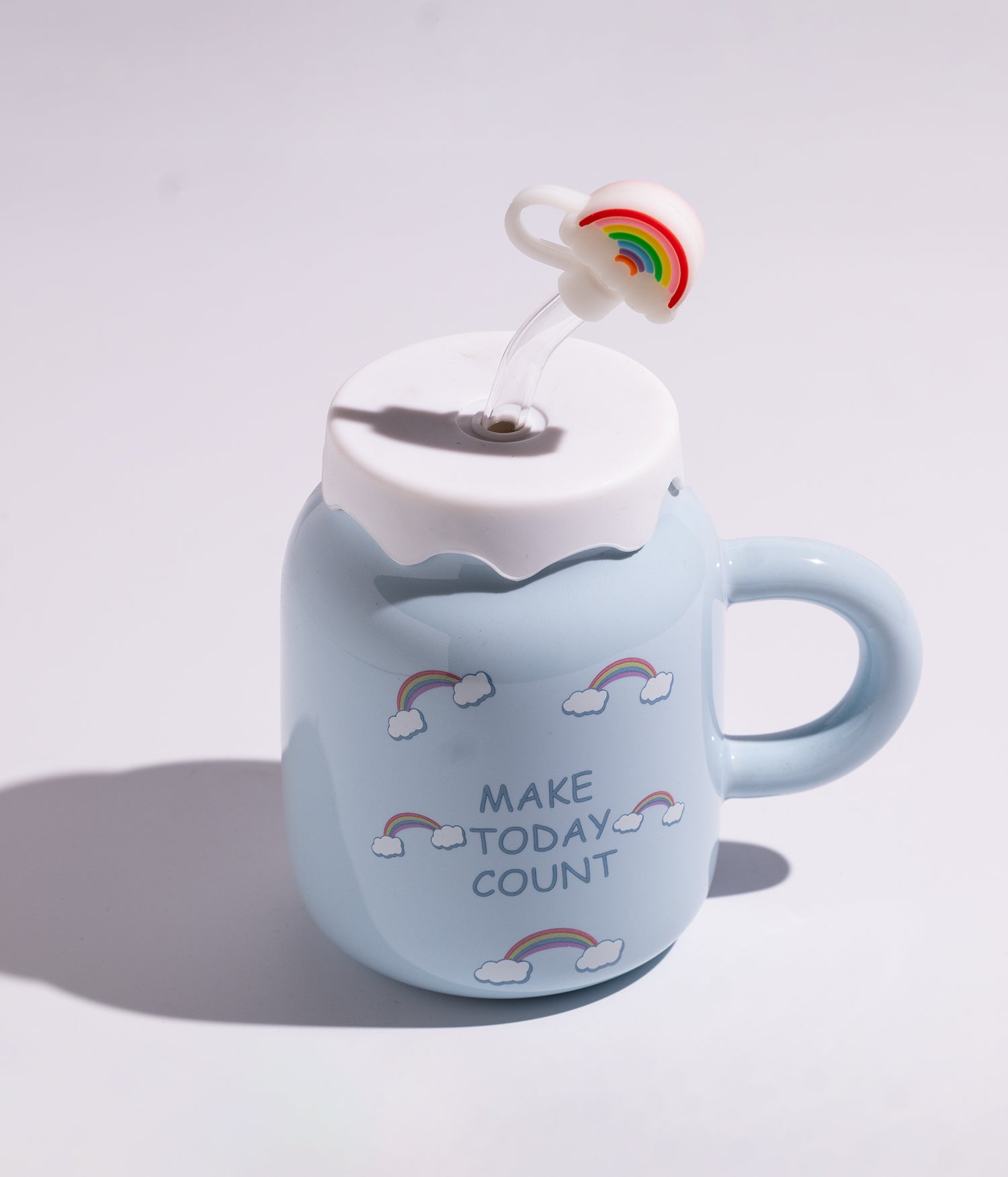 كوب سيراميك بتصميم مميز وبغطاء ومزاز لسهولة الشرب