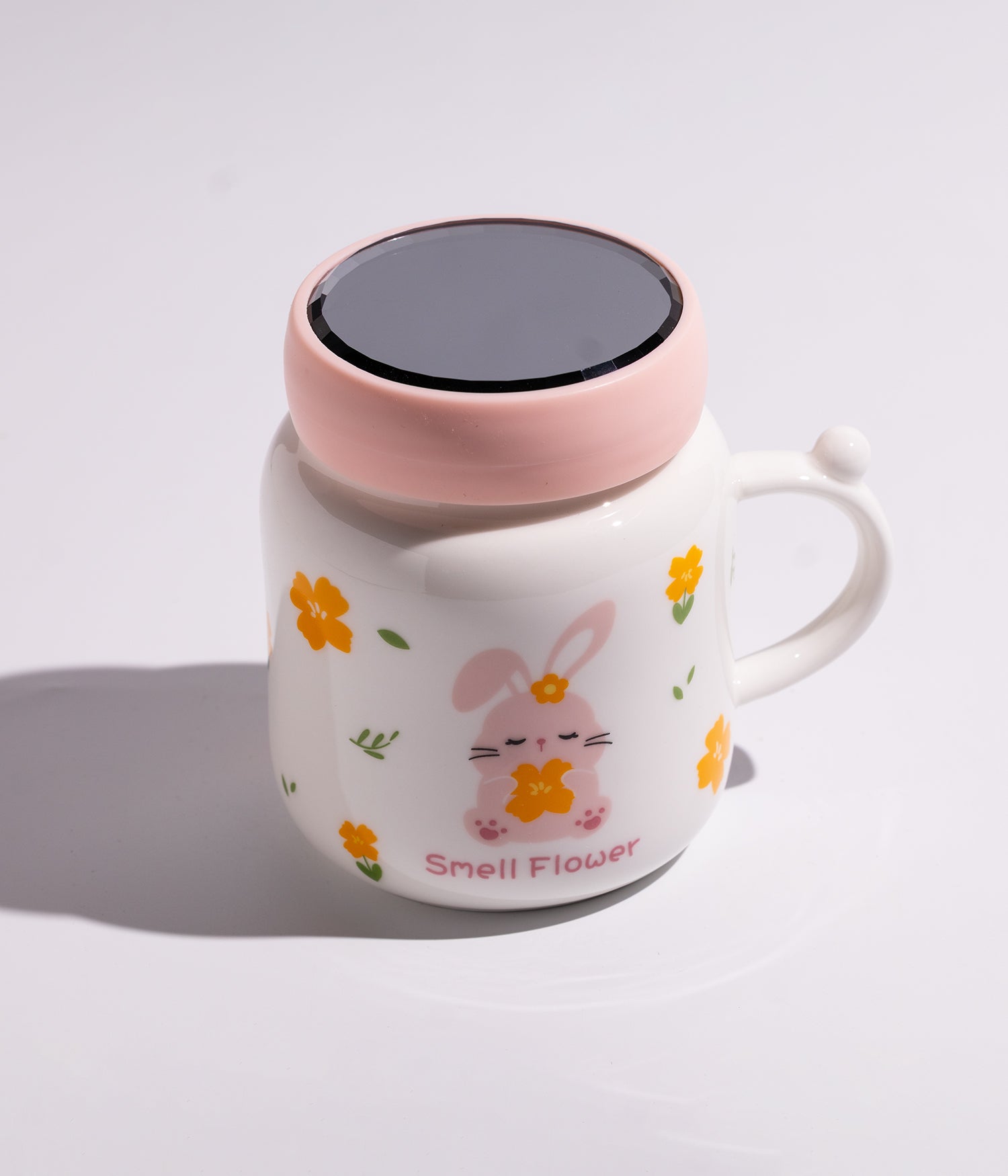 كوب سيراميك بتصميم أرانب مرحة وبغطاء محكم الاغلاق