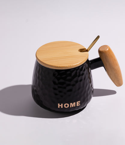 كوب سيراميك بتصميم نقط وبمقبض وغطاء خشبي مع ملعقة