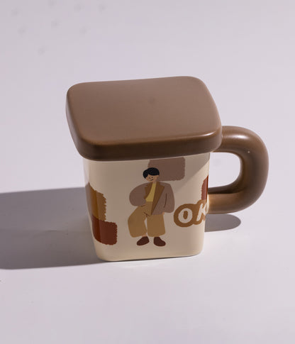 كوب سيراميكي بتصميم شخصيات مرحة باللون البيج، يحتوي على غطاء، مناسب للاستخدام اليومي