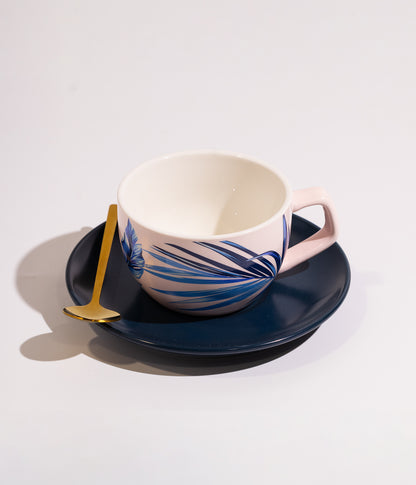 فنجان قهوة سيراميك بنقوش فنية زرقاء مع صحن داكن وملعقة