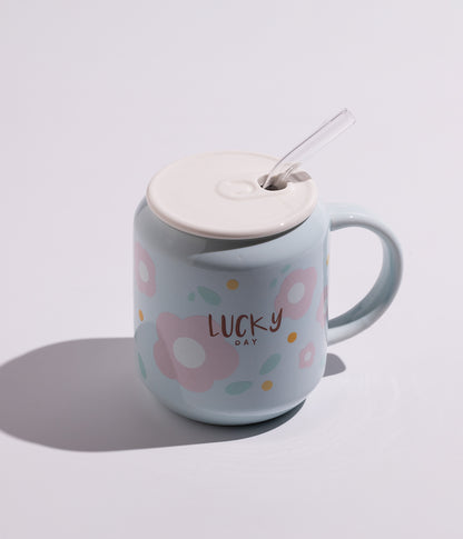 كوب قهوة سيراميك بتصميم ورود ملونة مع غطاء محكم الإغلاق ومزاز لون أزرق