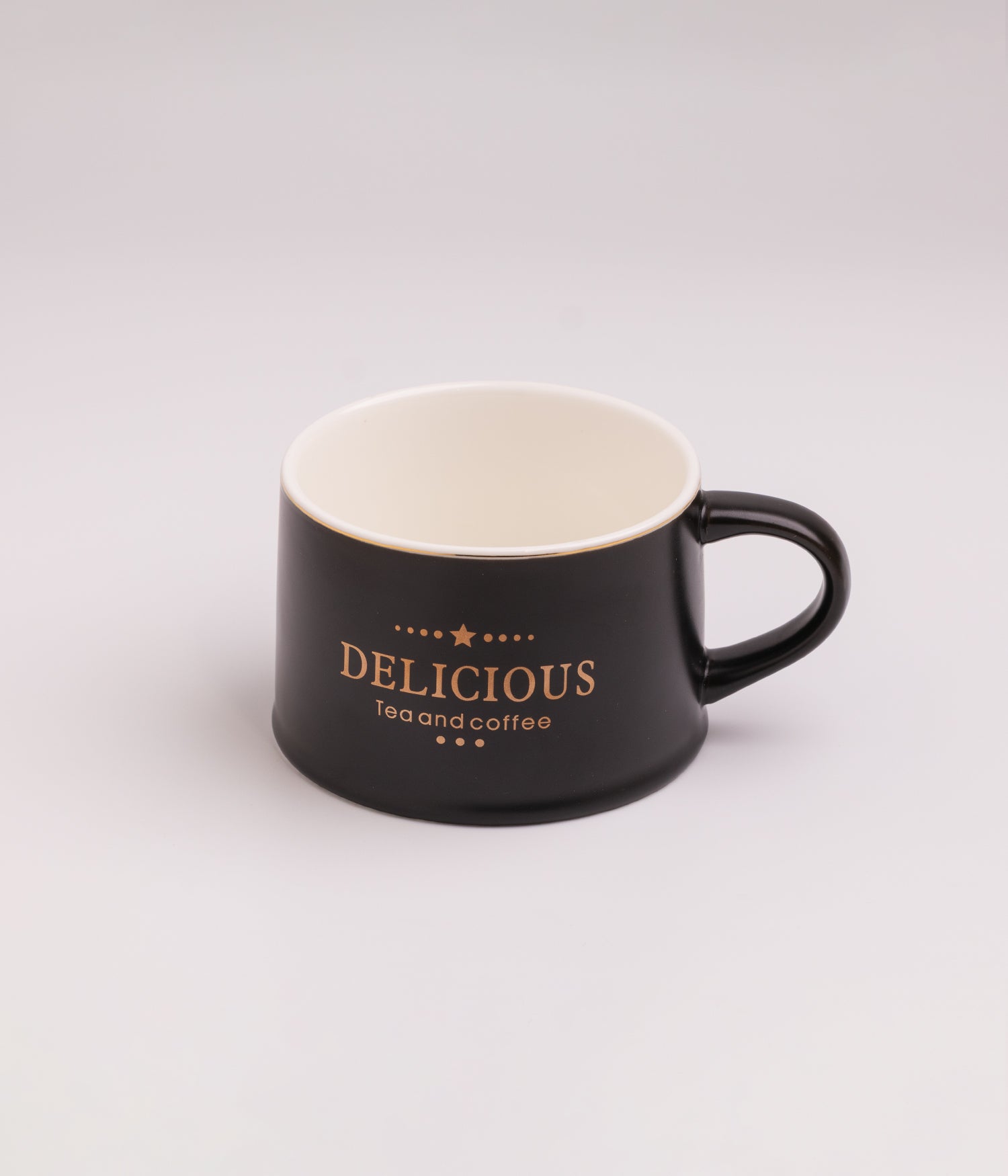 فنجان قهوة سيراميك بعبارة ديلشز مع ملعقة أسود