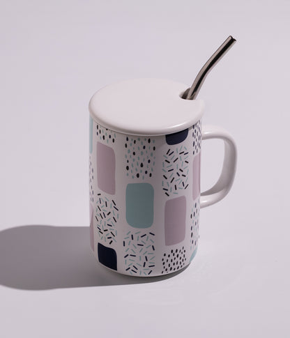 كوب قهوة سيراميك بتصميم أنيق مع رسومات مزخرفة وغطاء ومزاز لسهولة الشرب برسومات زرقاء