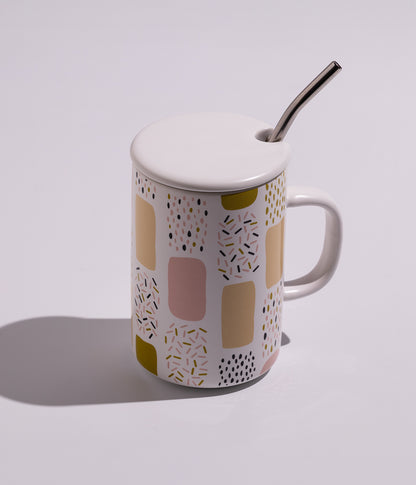 كوب قهوة سيراميك بتصميم أنيق مع رسومات مزخرفة وغطاء ومزاز لسهولة الشرب برسومات برتقالية