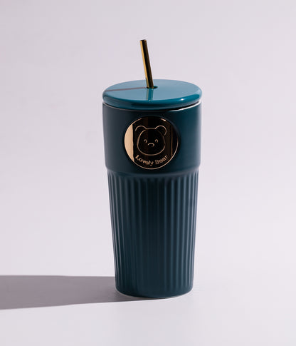 كوب قهوة سيراميك بتصميم أنيق مع رسم دب ذهبي وغطاء ومزاز لون أزرق