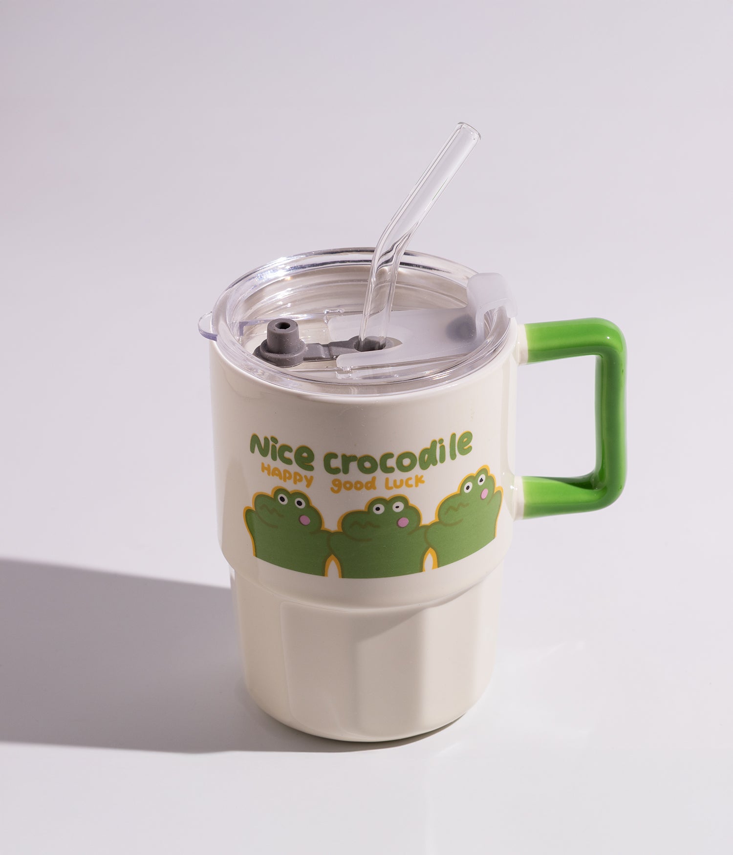 كوب قهوة سيراميك بتصميم مرح مع غطاء ومزاز برسوم خضراء