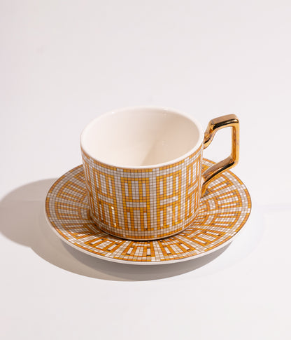 فنجان قهوة سيراميك بنقوش فسيفساء ذهبية مع صحن