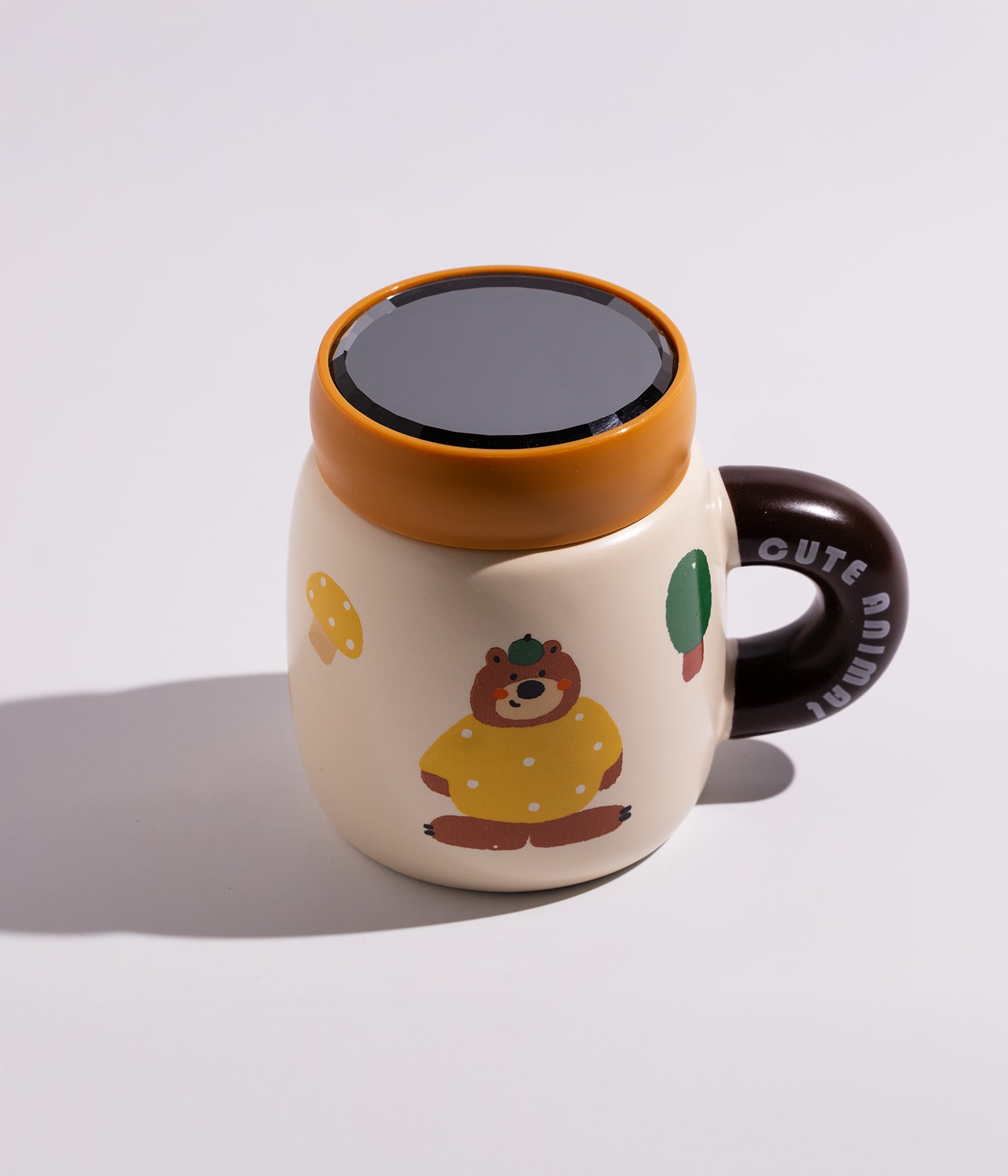 كوب قهوة سيراميك برسومات دببة مرحة مع غطاء محكم الاغلاق