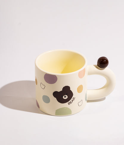 كوب سيراميك برسمة دباديب بنقاط وخطوط ملونة مزوّد بغطاء ومزاز