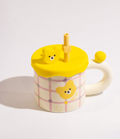 كوب سيراميك برسمة دباديب بنقاط وخطوط ملونة مزوّد بغطاء  اصفر ومزاز