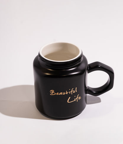 كوب سيراميك بعبارة «بيوتفل لايف» مع غطاء مرآة أنيق لحفظ الحرارة بلون أسود
