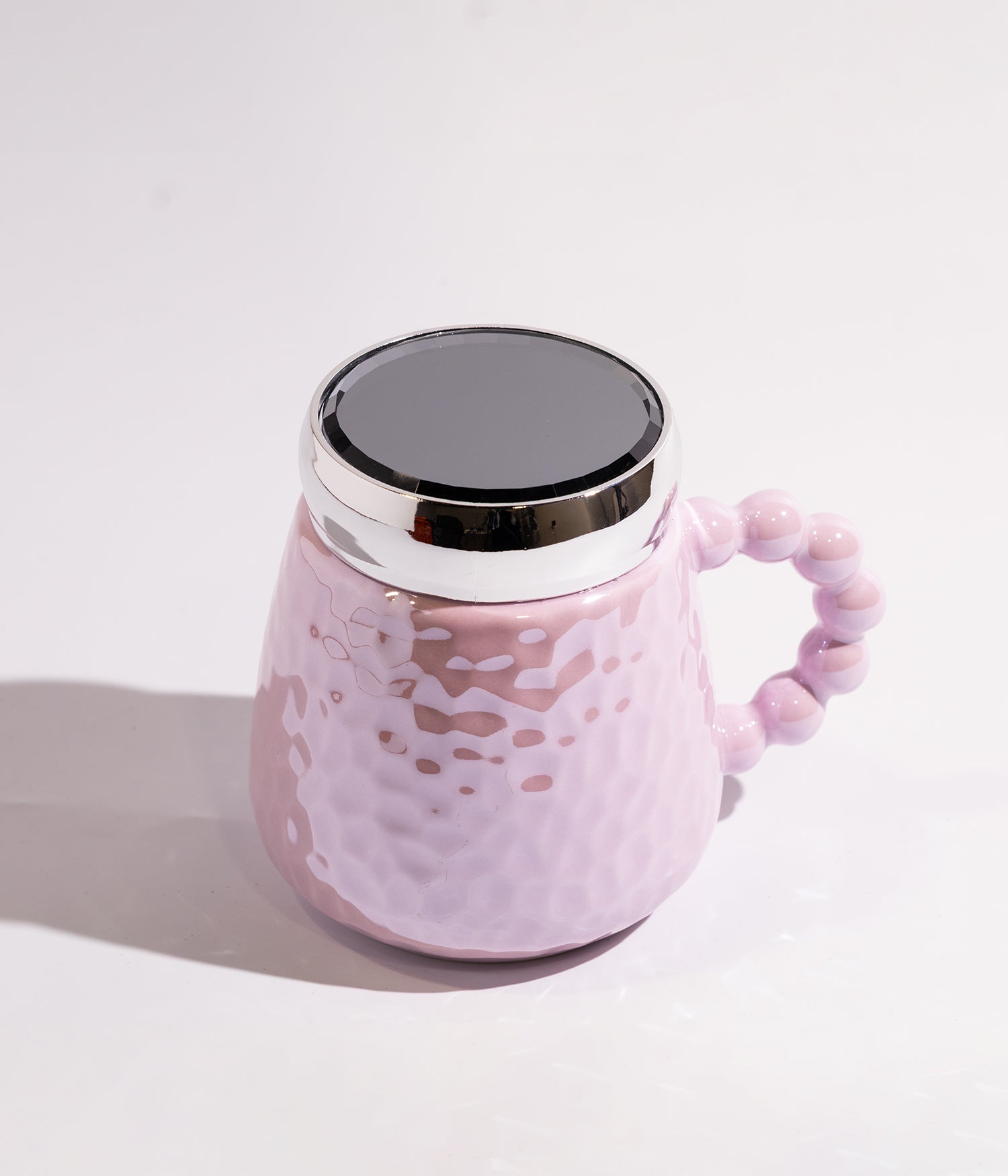 كوب سيراميك بتصميم فقاقيع (بابلز) مع غطاء معدني لحفظ الحرارة باللون الوردي