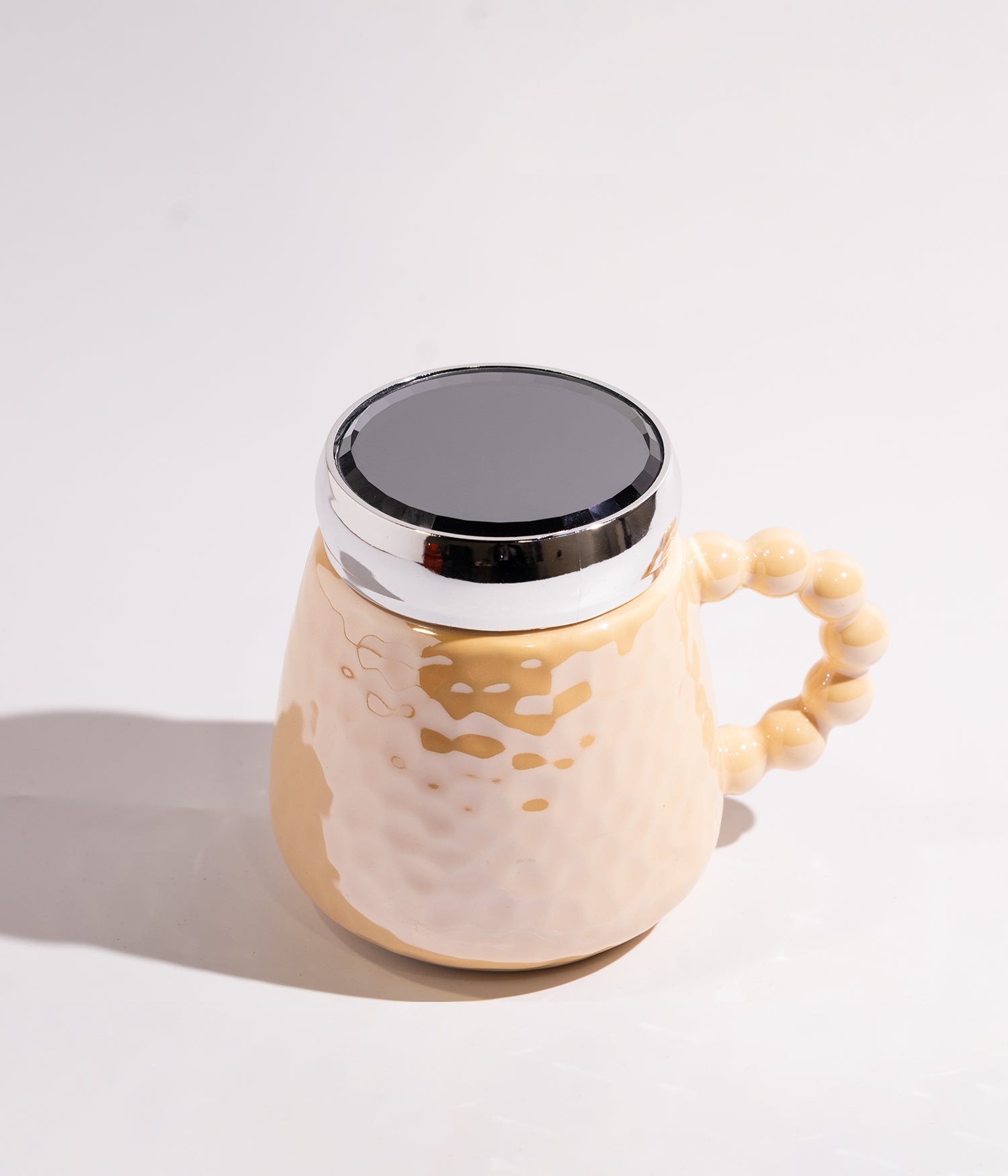 كوب سيراميك بتصميم فقاقيع (بابلز) مع غطاء معدني لحفظ الحرارة باللون الأصفر