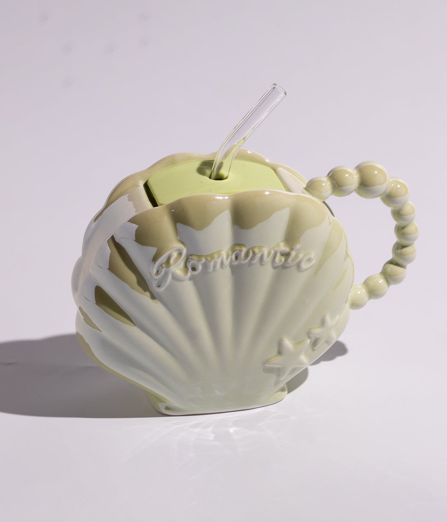 كوب سيراميك على شكل صدفة مع مقبض لؤلؤ ومزاز لون أصفر