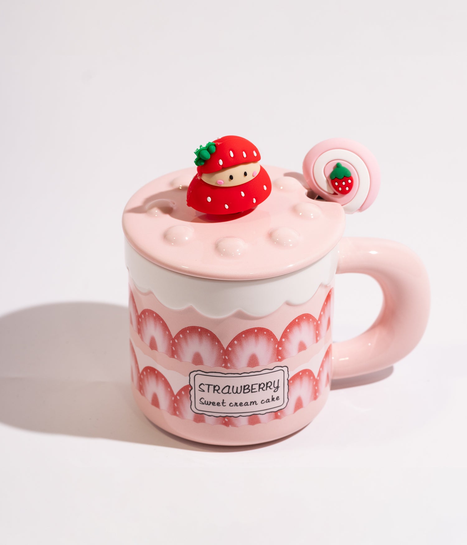 كوب سيراميك بتصميم كيك بالفراولة مع غطاء مجسم فتاة لطيفة وملعقة لون وردي