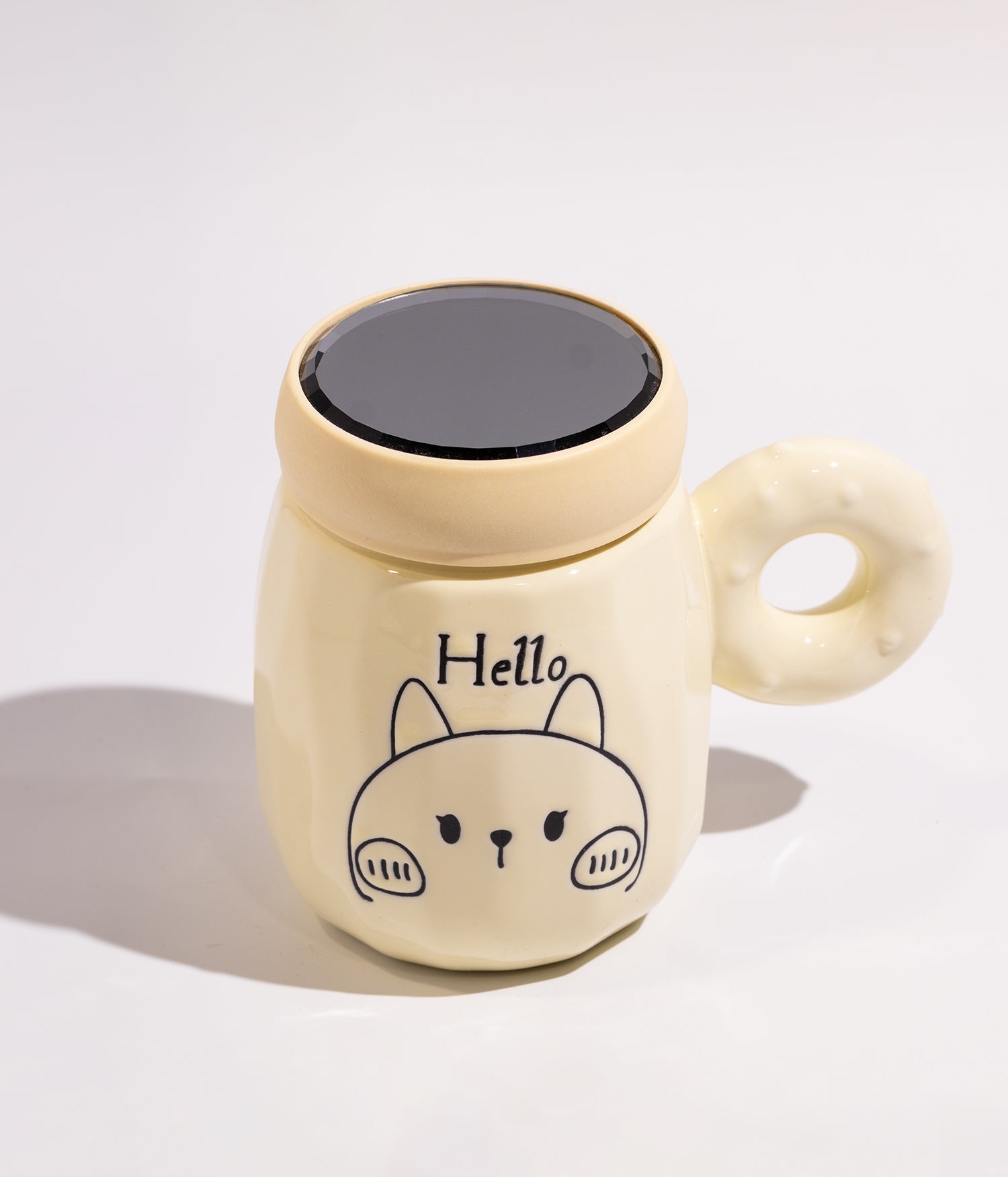 كوب سيراميك أصفر بتصميم وجه القطة النائمة مع غطاء محكم الاغلاق