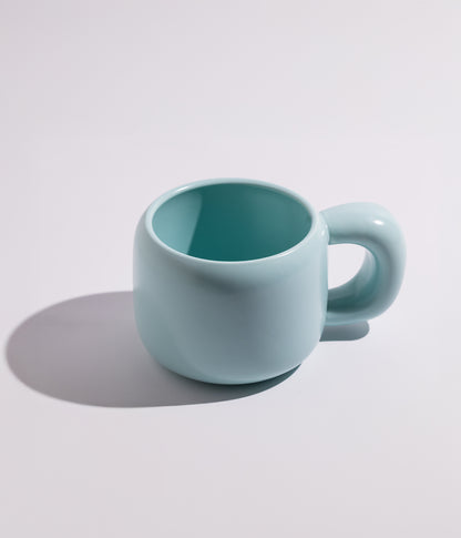 كوب قهوة سيراميك بتصميم كلاسيكي سادة وبألوان أنيقة، باللون الأزرق