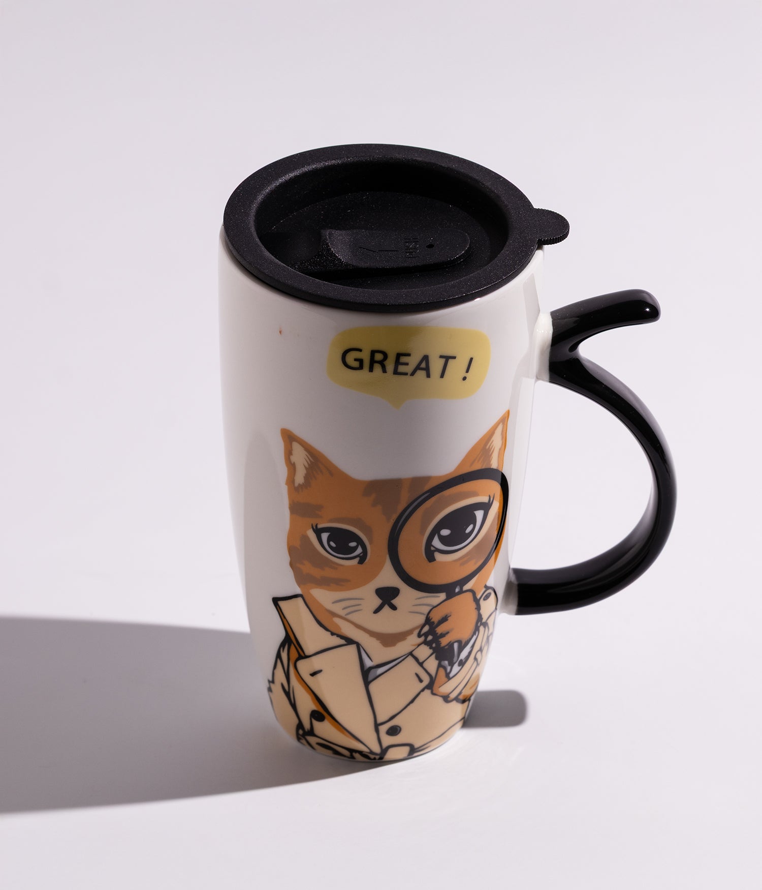 كوب من السيراميك بتصميم حيوانات أليفة مميز، مزود بغطاء محكم، مناسب لتقديم المشروبات الساخنة