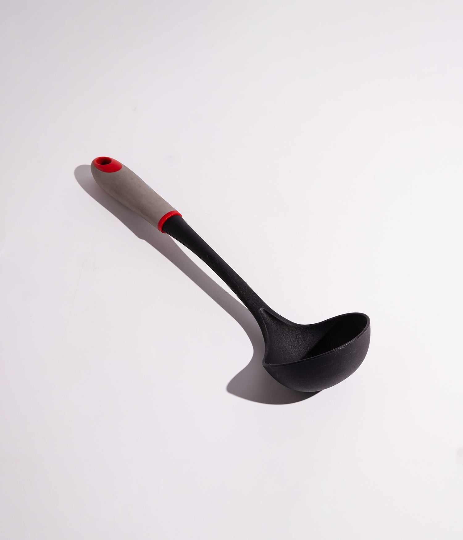 مغرفة شوربة عميقة بمقبض مريح وعازل للحرارة