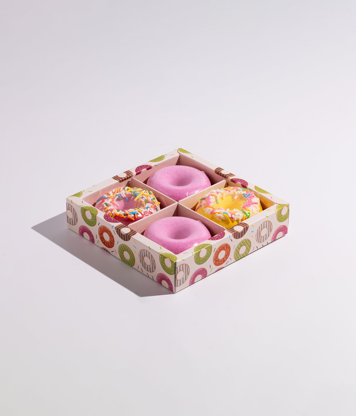 كرات دوناتس فوّارة مخصصة للاستحمام والاسترخاء، بروائح الخوخ واللافندر والفراولة وزهرة الروز، تمنح تجربة استحمام عطرية منعشة ومريحة