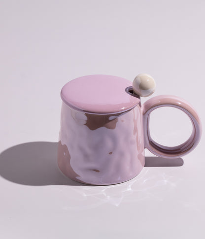 كوب سيراميك أنيق وبسيط بمقبض واسع، مع غطاء وملعقة، باللون البنفسجي