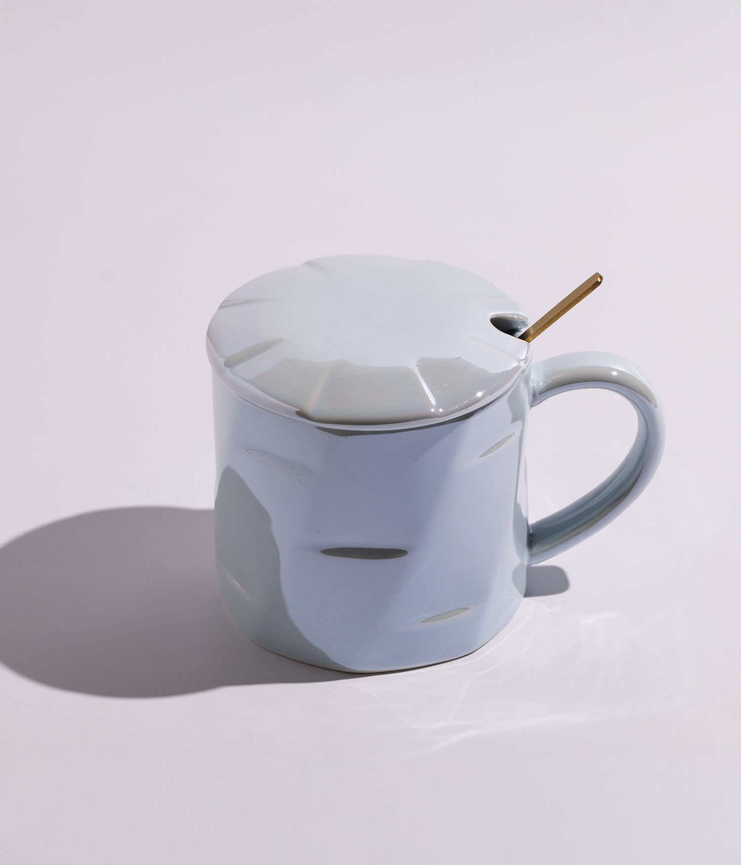 كوب قهوة سيراميك أنيق سادة بألوان زاهية، مع غطاء وملعقة، باللون الأزرق