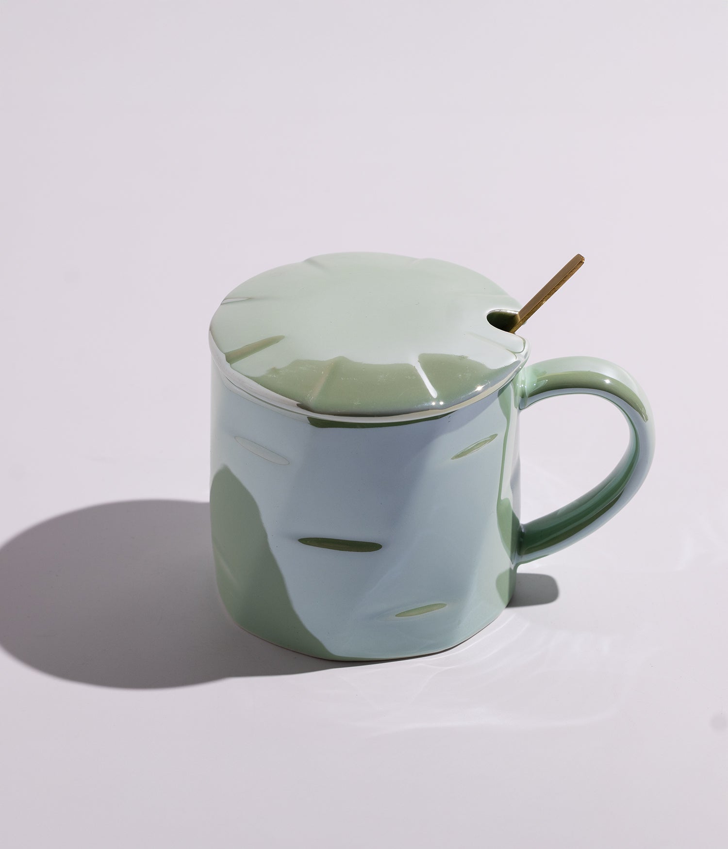 كوب قهوة سيراميك أنيق سادة بألوان زاهية، مع غطاء وملعقة، باللون الأخضر