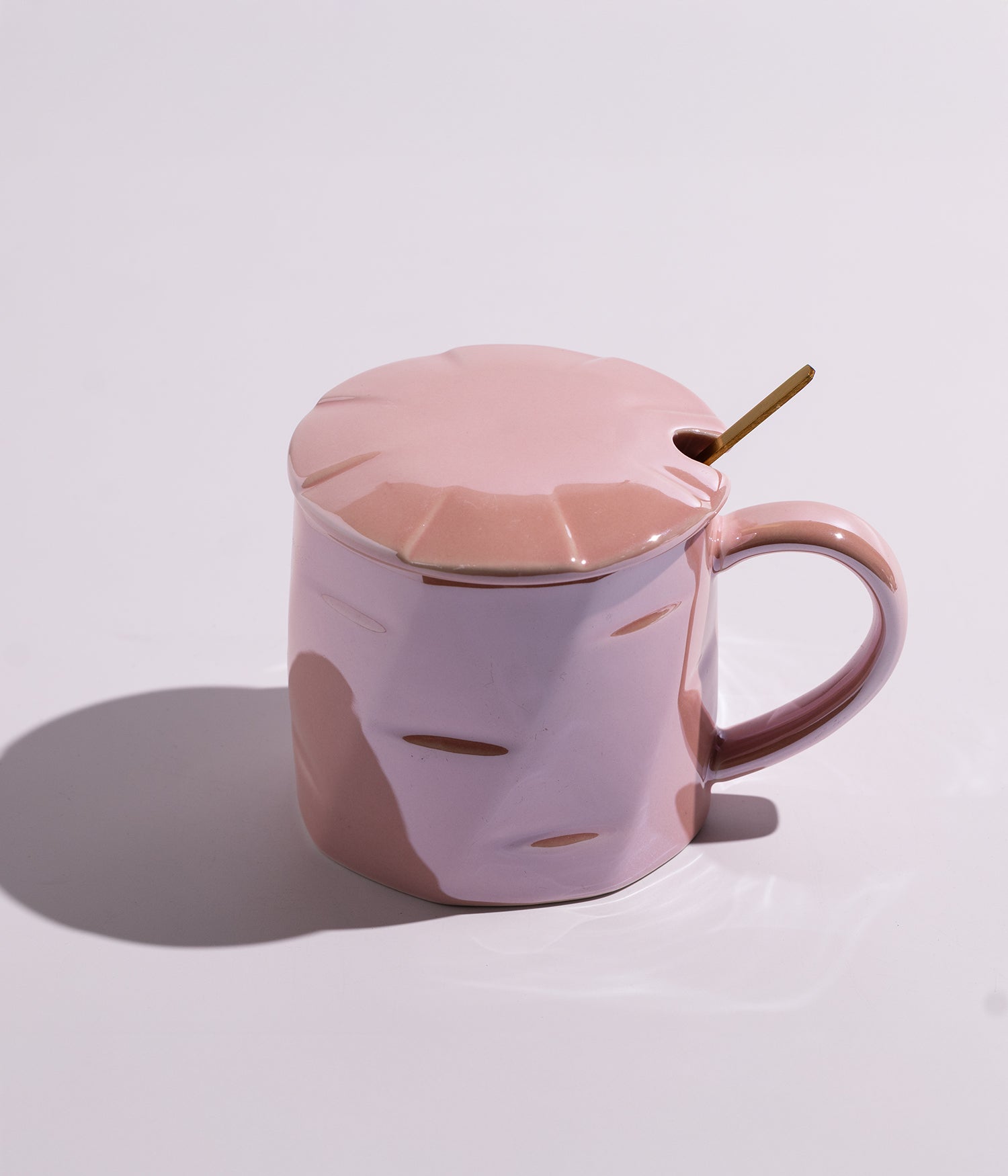 كوب قهوة سيراميك أنيق سادة بألوان زاهية، مع غطاء وملعقة، باللون الوردي