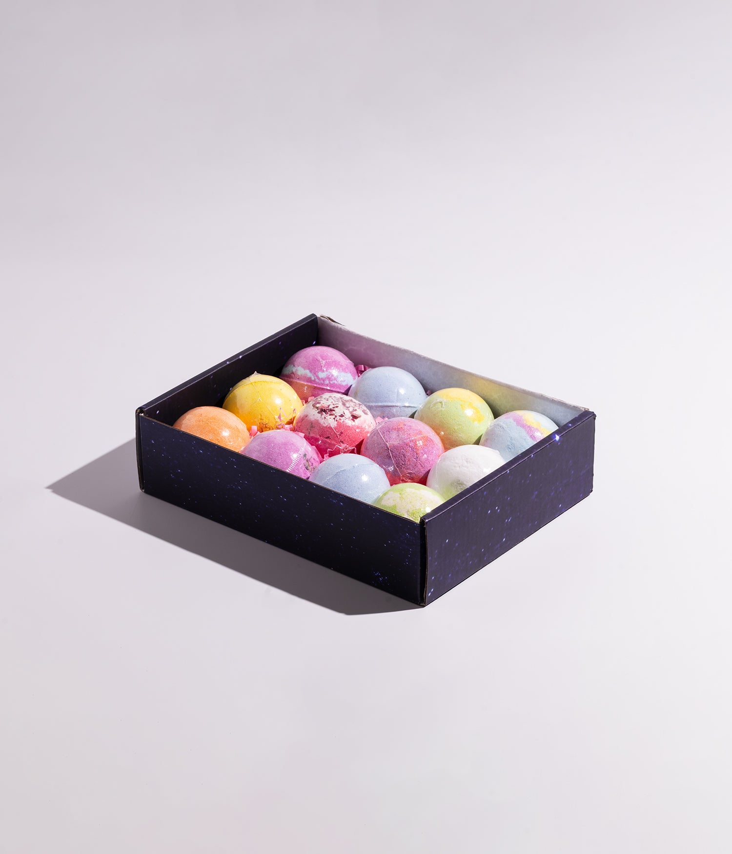 كرات فوّارة مخصصة للاستحمام والاسترخاء، بروائح عطرية متنوعة تمنح إحساسًا بالانتعاش والراحة مع تجربة استحمام ممتعة