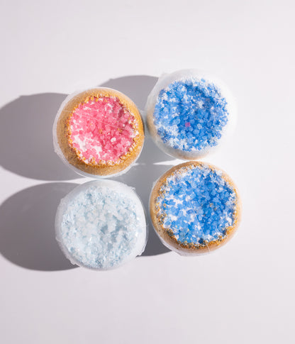 كرات استحمام فوّارة بتركيبة من الأملاح البلورية، مصممة لدعم الاسترخاء وتخفيف التوتر مع تجربة استحمام مهدئة