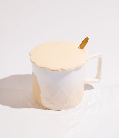 كوب سيراميك بتدرج ألوان وتصميم زهرة الكرز مع ملعقة ذهبية باللون الأصفر