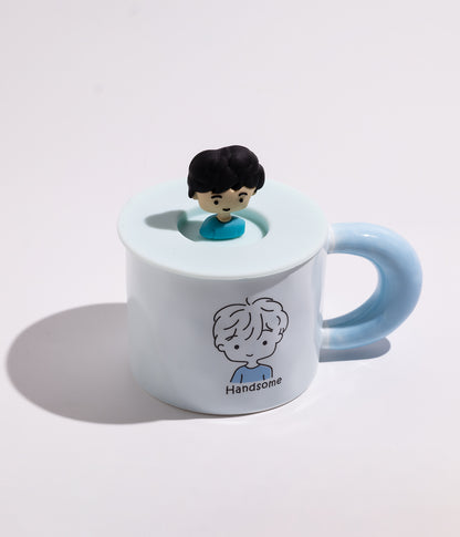 كوب للأطفال من السيراميك مع غطاء يحمل مجسم فتى وفتاة صغيرة مرحة، مزين بعبارة "Handsome"، مثالي للاستخدام اليومي للأطفال