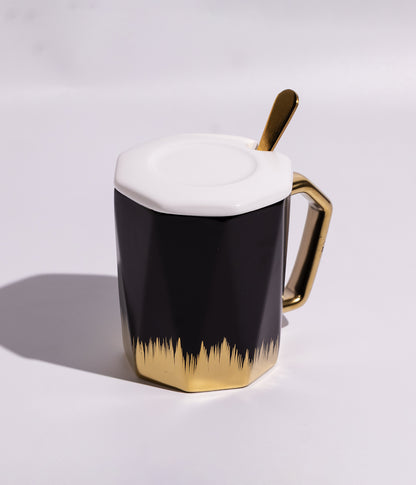 كوب قهوة سيراميك بلمسة فخمة من سنابل ذهبية أسفل الكوب، مع غطاء وملعقة، باللون الأسود